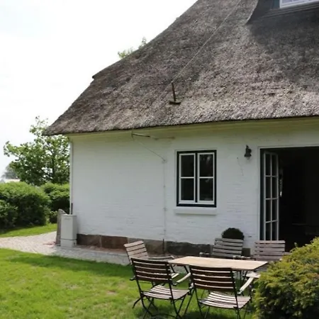 Holiday home Inselblume 85 - Mit Reetdach Auf Dem Land