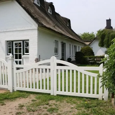 Holiday home Inselblume 85 - Mit Reetdach Auf Dem Land